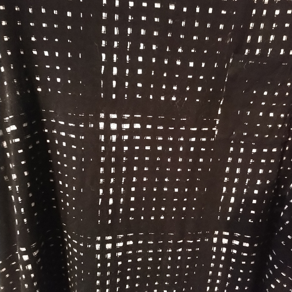 3/$20 LuLaRoe Carly Size L - Picture 2 of 3